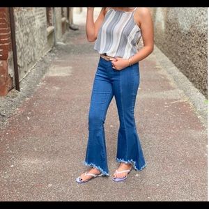 Cello High Rise Crop Flare Frayed Edge• Size Large• NWOT• 🚭Smoke Free Home